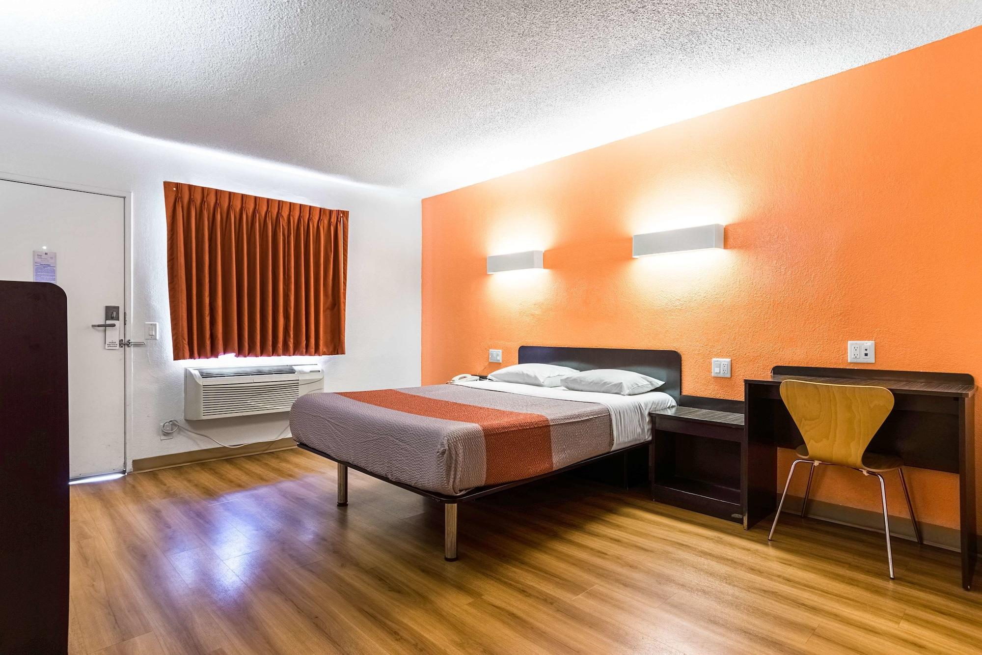 Motel 6-Long Beach, Ca - International City מראה חיצוני תמונה