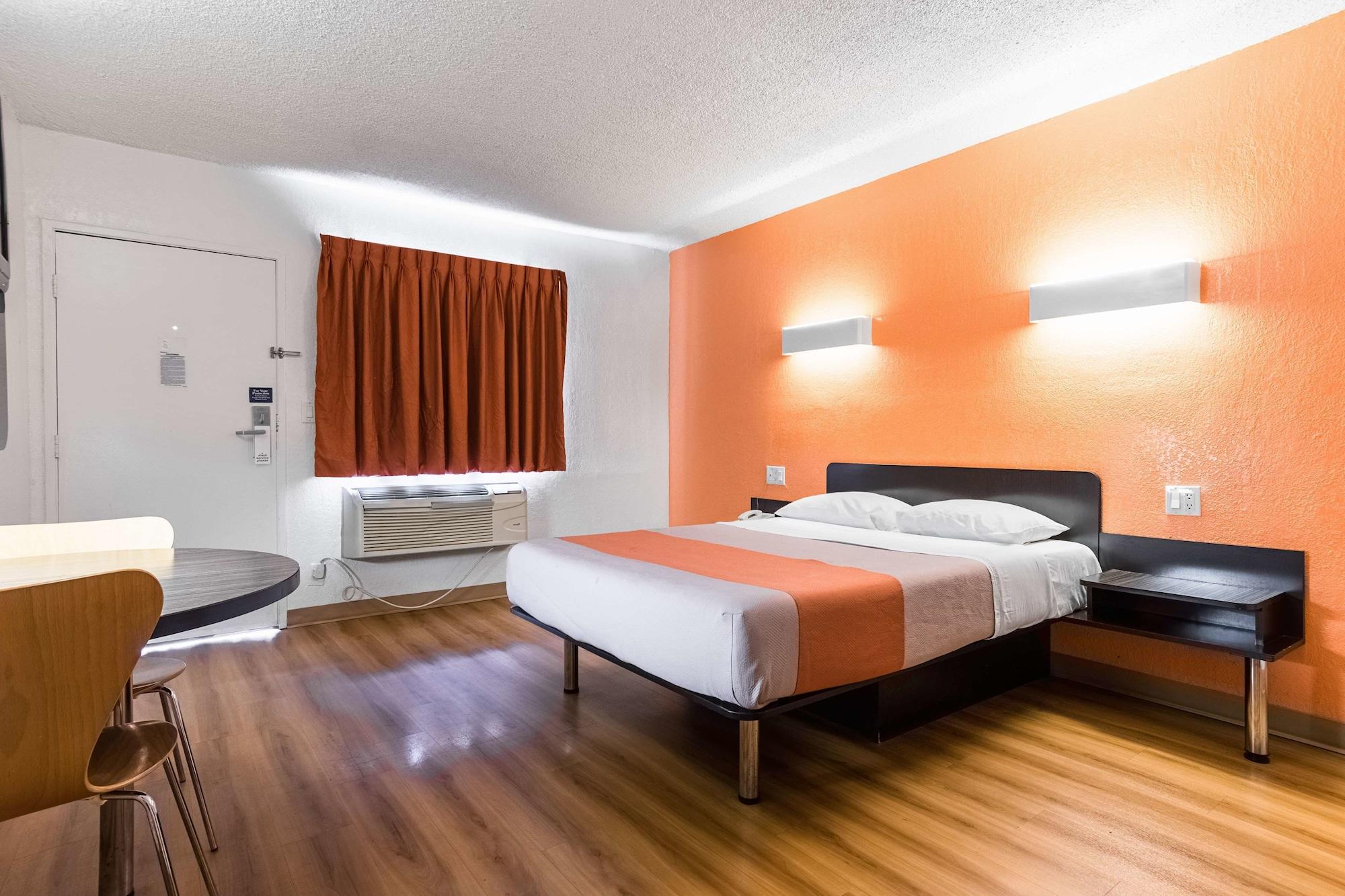 Motel 6-Long Beach, Ca - International City מראה חיצוני תמונה
