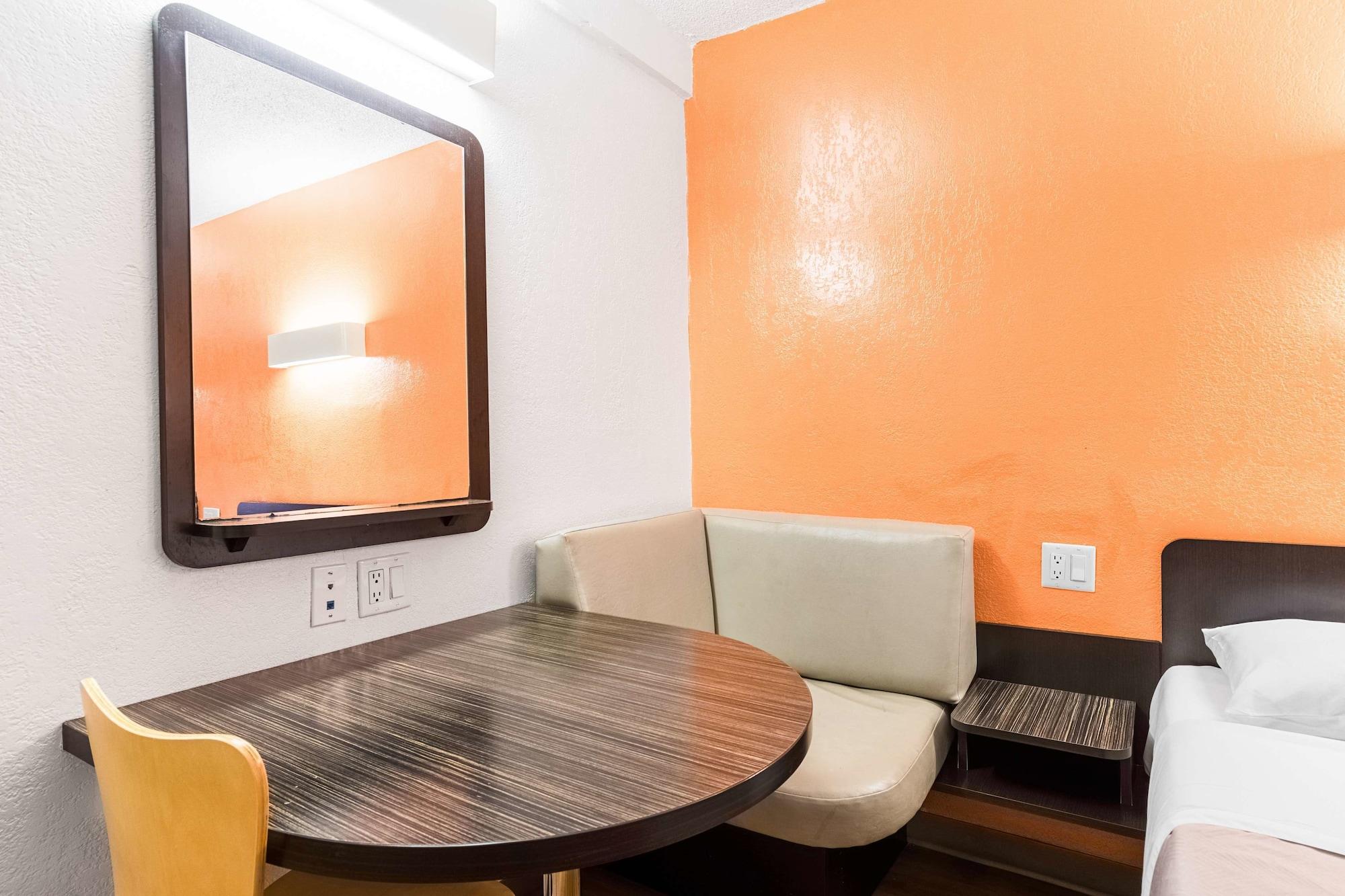 Motel 6-Long Beach, Ca - International City מראה חיצוני תמונה