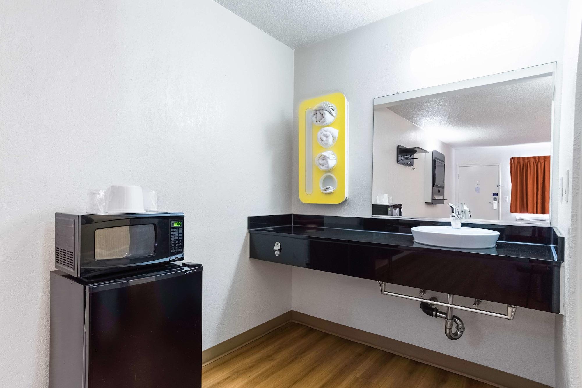 Motel 6-Long Beach, Ca - International City מראה חיצוני תמונה