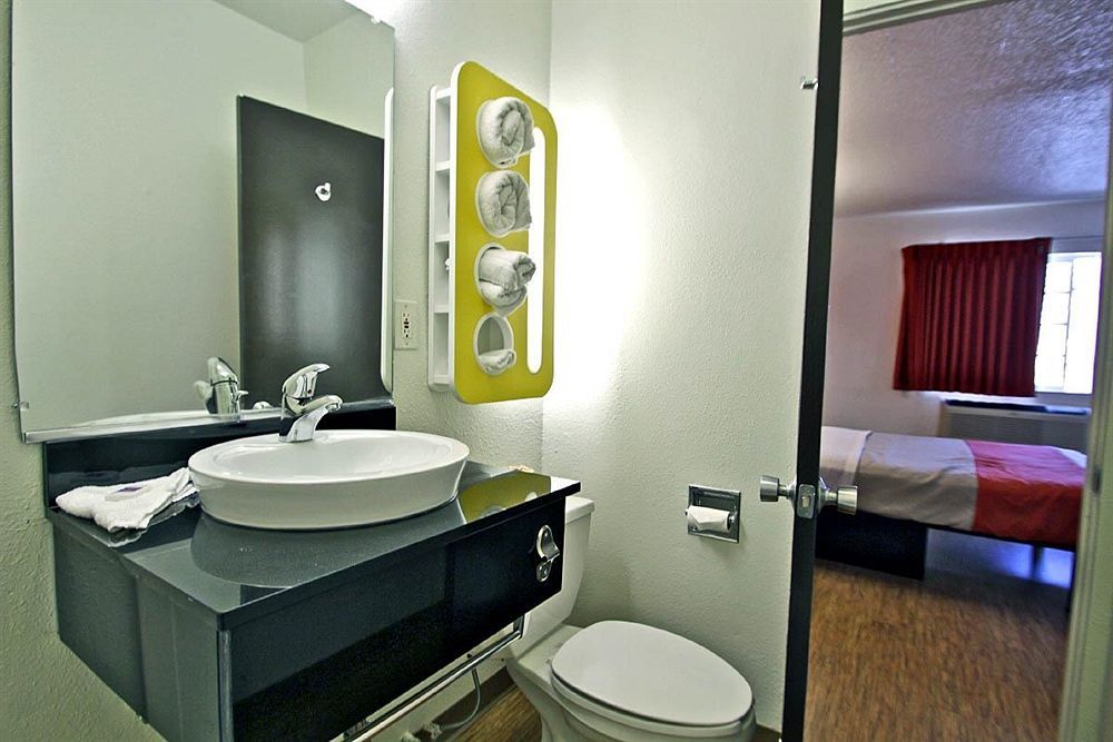 Motel 6-Long Beach, Ca - International City מראה חיצוני תמונה