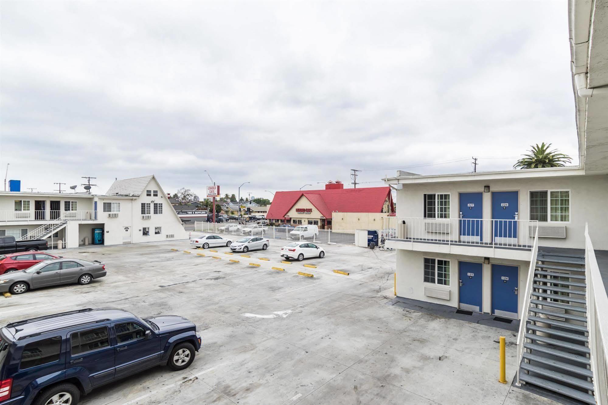 Motel 6-Long Beach, Ca - International City מראה חיצוני תמונה