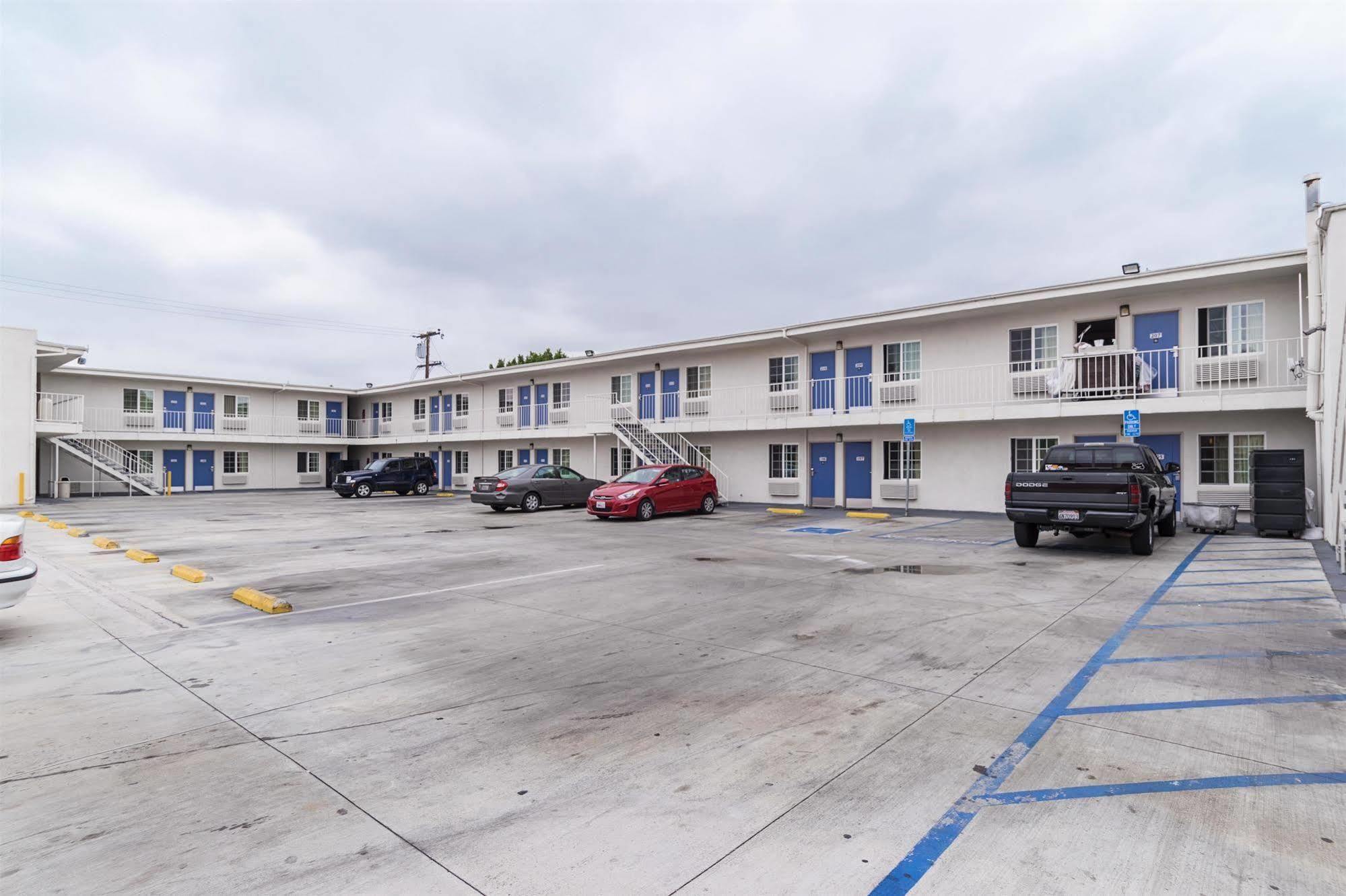Motel 6-Long Beach, Ca - International City מראה חיצוני תמונה