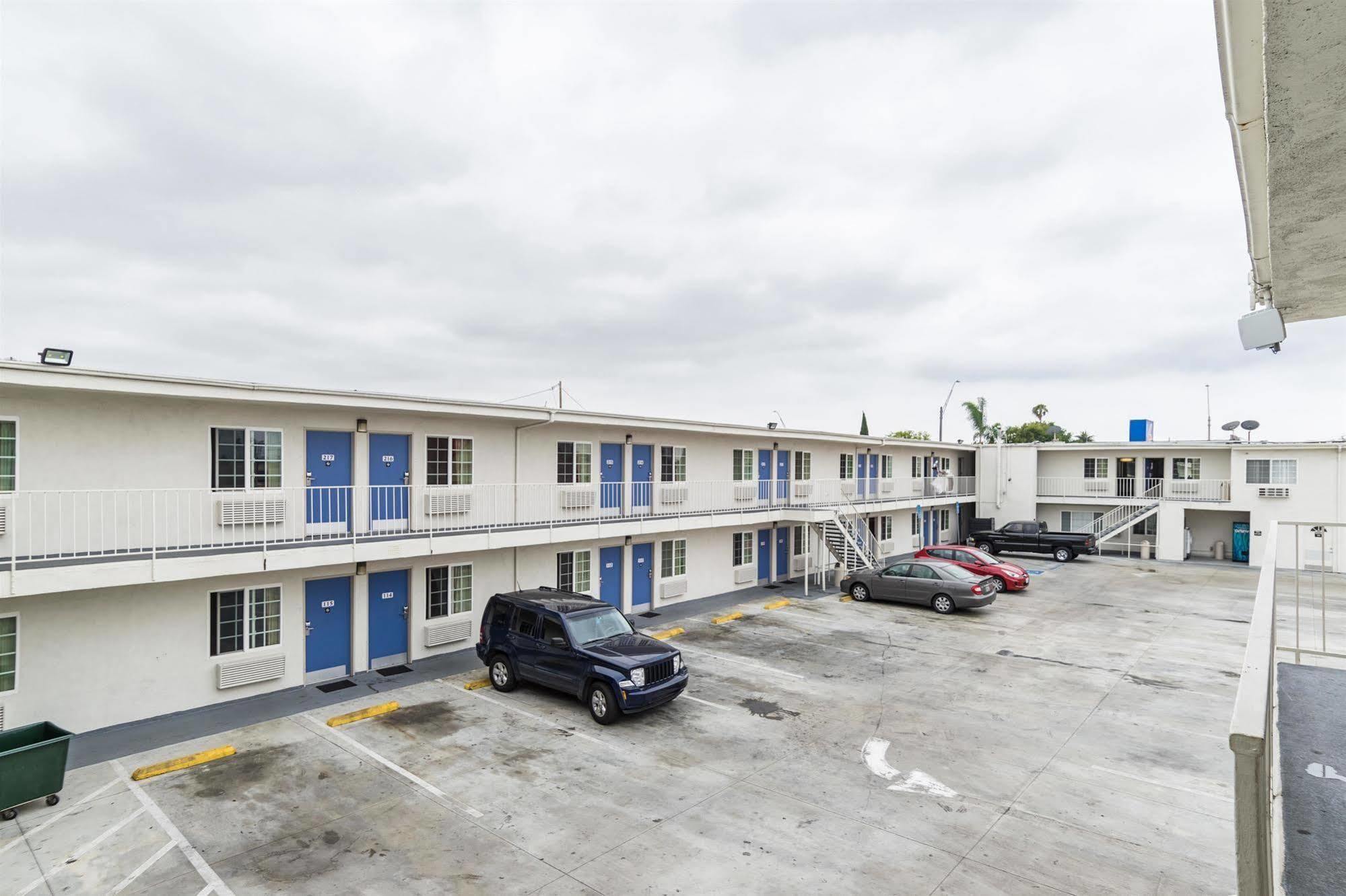 Motel 6-Long Beach, Ca - International City מראה חיצוני תמונה