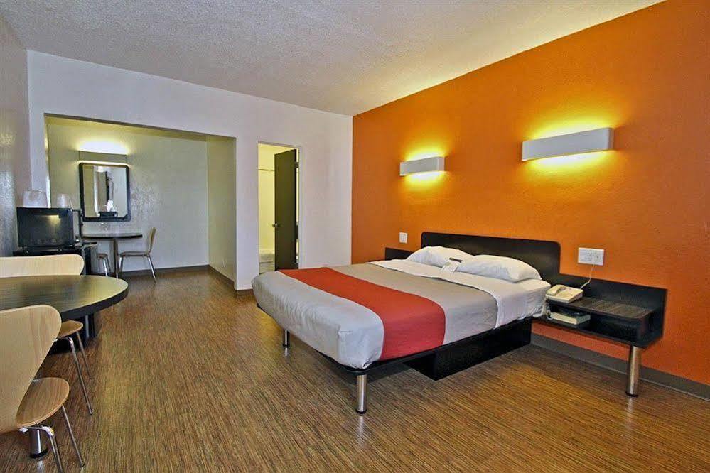 Motel 6-Long Beach, Ca - International City מראה חיצוני תמונה