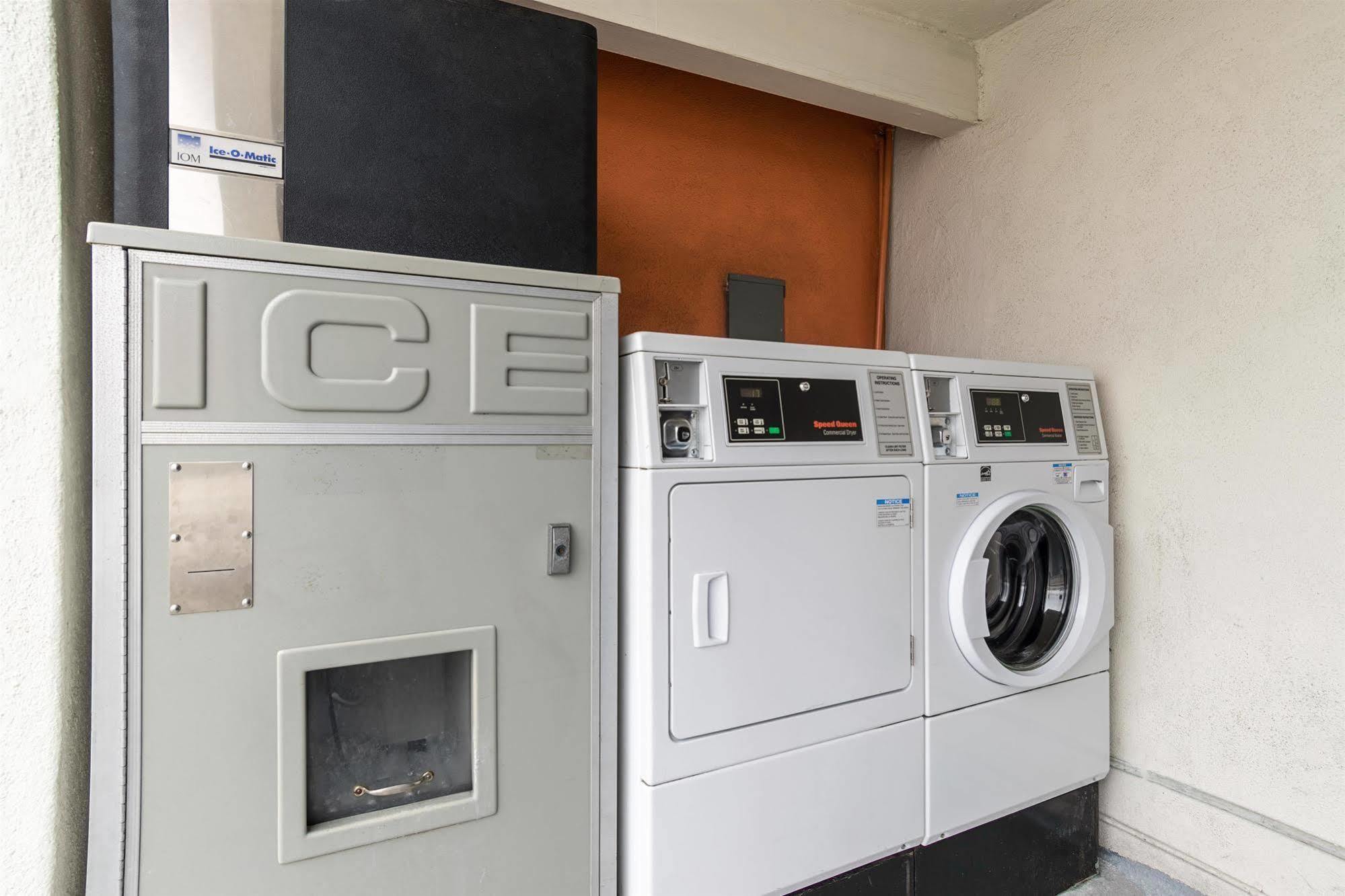 Motel 6-Long Beach, Ca - International City מראה חיצוני תמונה